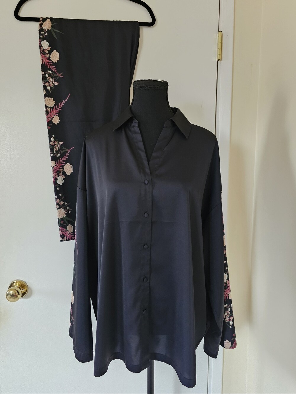 LA VIE EN ROSE LUXURY Satin Pajamas